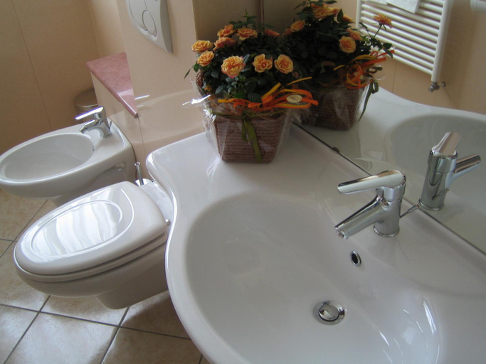 Bathroom 4