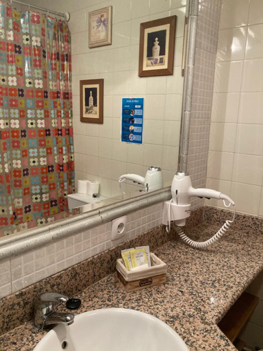 Bathroom, Aventura II, Ávila