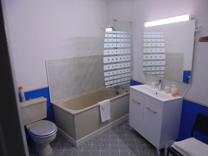 Bathroom 3, Hotel De La Gare, Allier