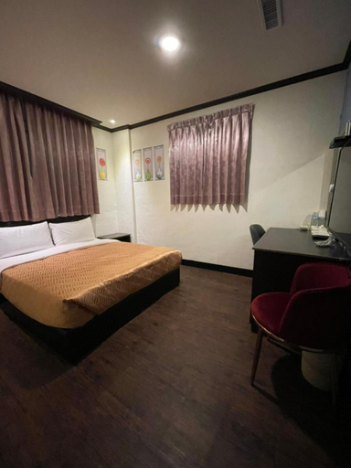 Bedroom 2, Holiday Business Hotel, Taitung