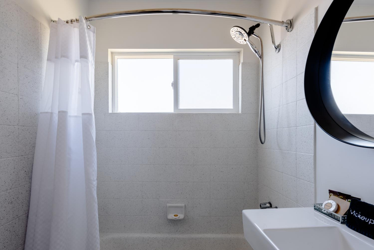 Bathroom 3, Desert Hot Springs Inn, Riverside