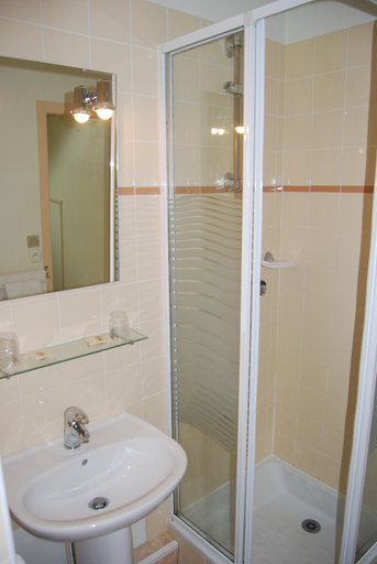 Bathroom 3, Le Bretagne - Hotel, Finistère