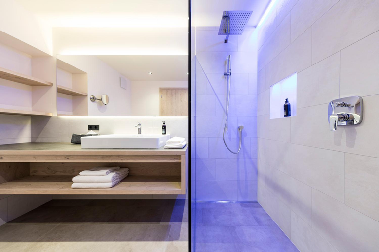 Bathroom, Hotel Torgglhof, Bolzano