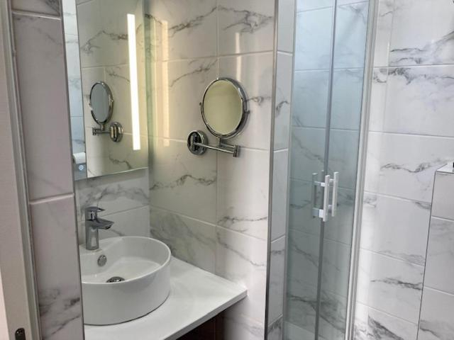 Bathroom 3, Hotel Coeur De Loire, Loire-Atlantique