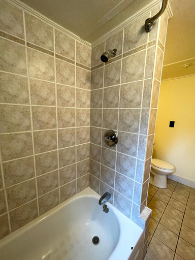 Bathroom 2, The Riverside Inn, Lamoille