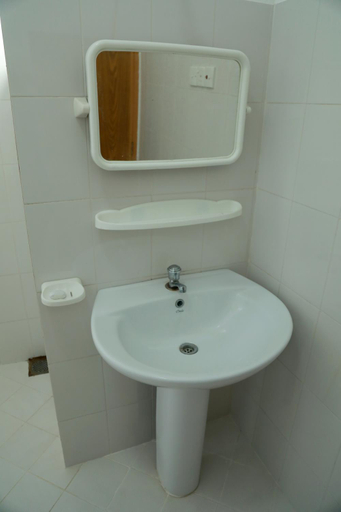 Bathroom 2, Nisala Guest, Galle Four Gravets