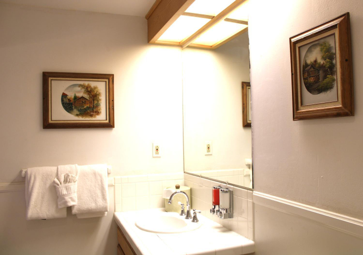 Bathroom 2, Copper Queen Hotel, Cochise