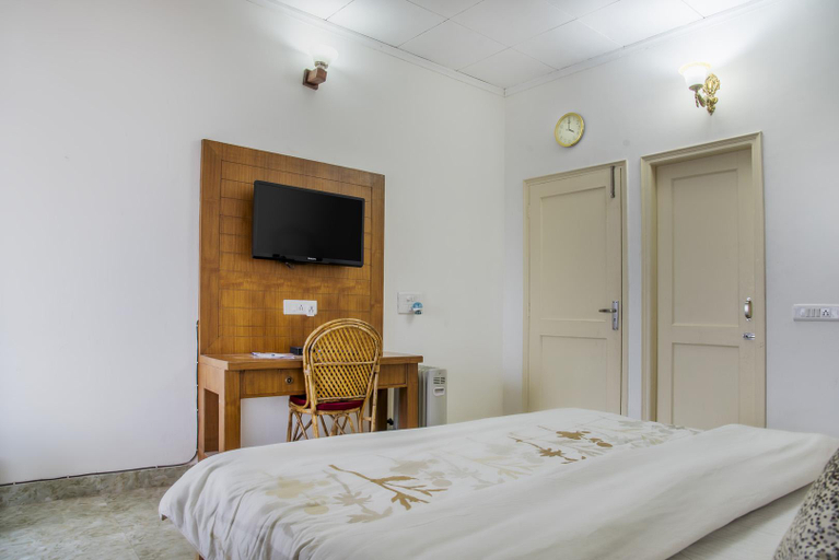 Others 4, Kasauli Edge Apt with Balcony., Solan