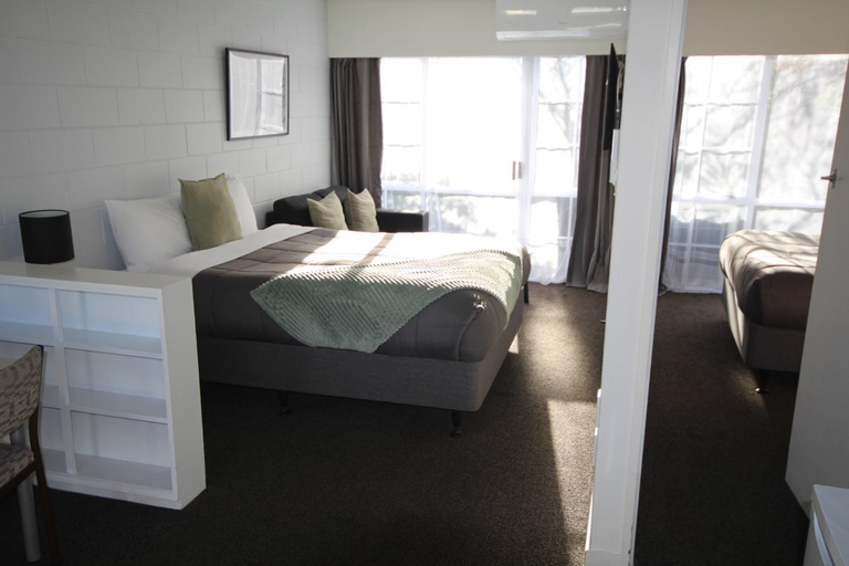 Bedroom 2, Beach lodge motel, Dunedin