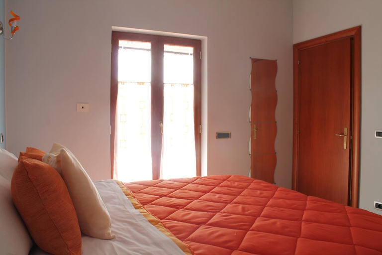 Others 3, B&B Vesuvio Smiling, Napoli