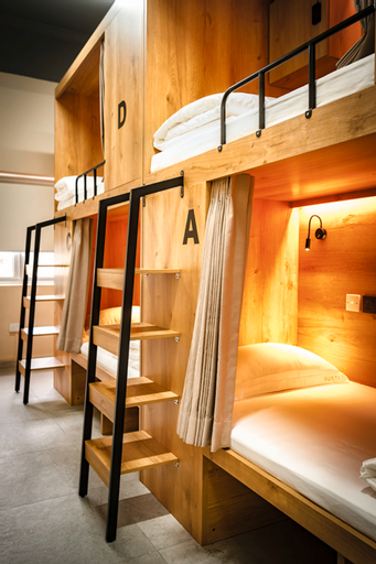Gusti Bed & Breakfast Singapore - Tap to explore photos