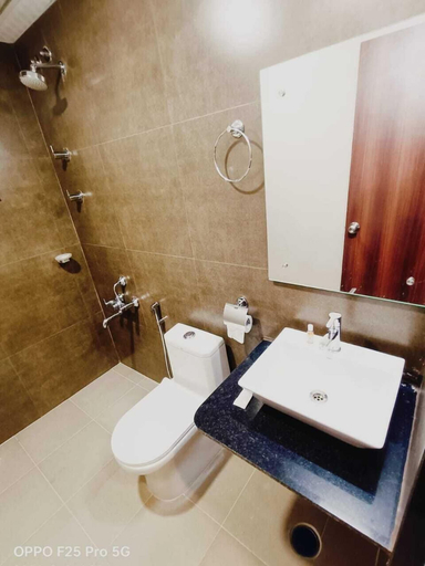 Bathroom 5, Chamundi Comforts, Hassan