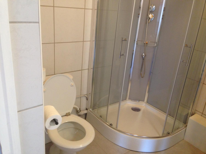 Bathroom 5, Les Jolis Coeurs, Vosges