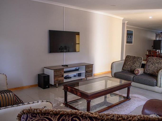 Others 5, House Musantwi, Fezile Dabi