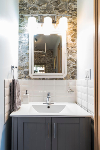 Bathroom 2, The Inn on Bay, Muskoka
