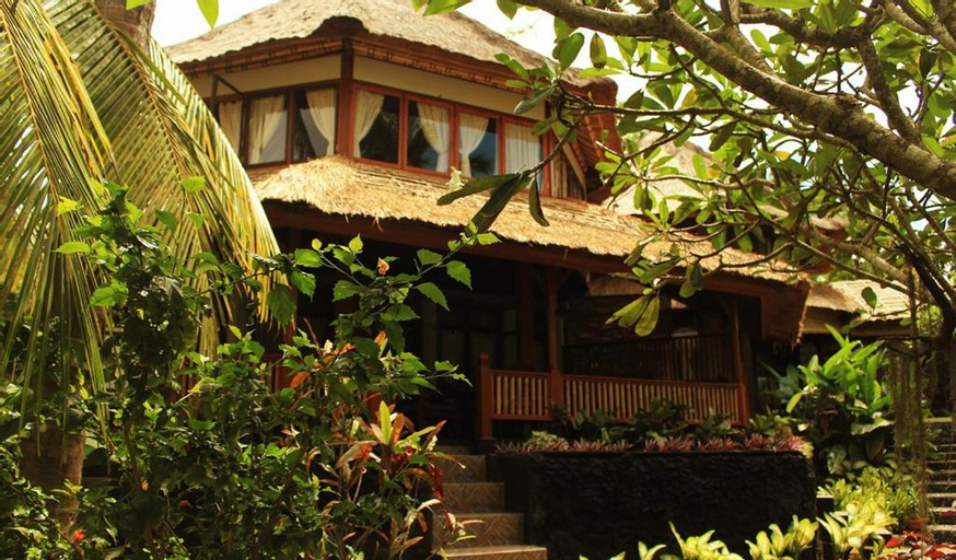 Exterior 4