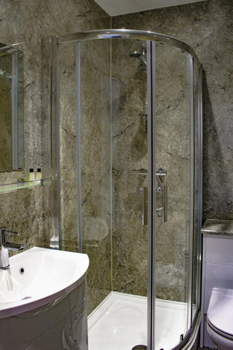 Bathroom 3, King Alfred Hotel, Cumbria