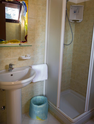 Bathroom 3, Albergo La Romanella, Bergamo