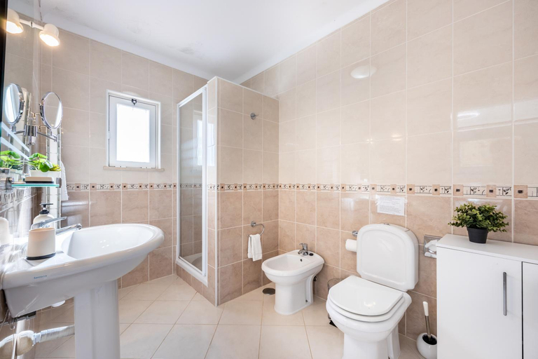 Bathroom 4, Casa Da Bauhinia, Aljezur