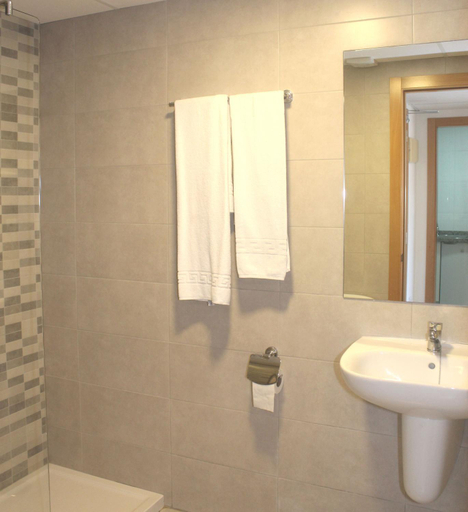 Bathroom 2, Vistamar Apartamentos, Alicante