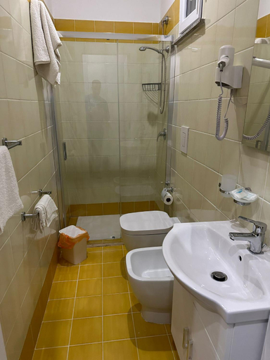 Bathroom 3, Hotel Caribe, Napoli