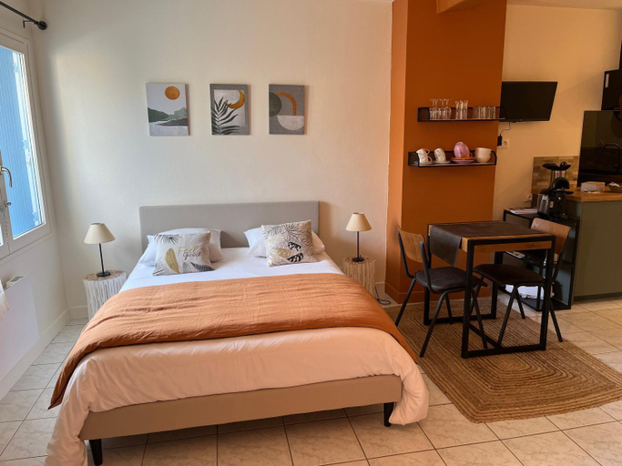 Bedroom 3, L'enclos bleu, gite - marais poitevin avec piscine chauffee, Vendée