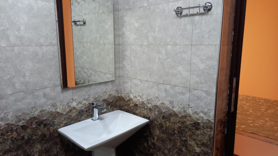 Bathroom 5, Lahij Rashad Ismayilov Hotel, İsmayıllı