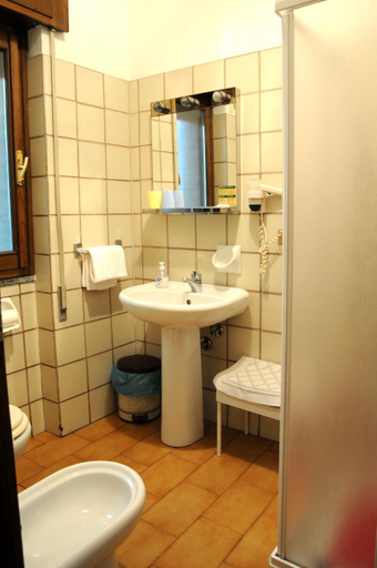 Bathroom 3, Hotel Eternita, Brescia