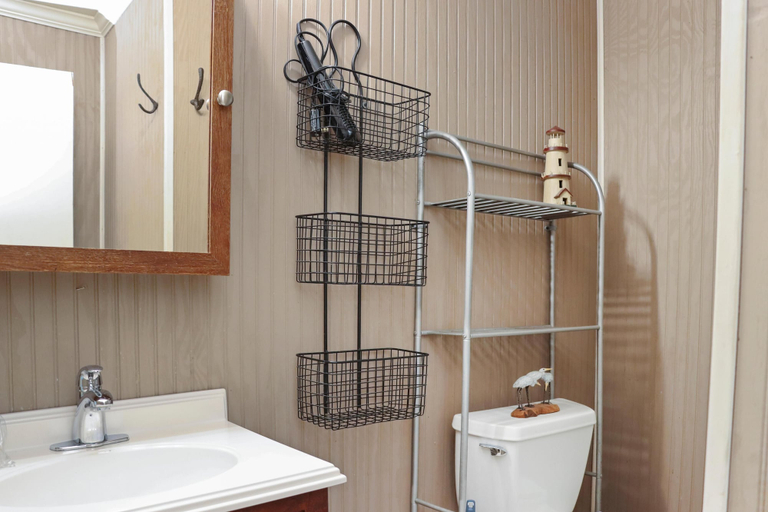 Bathroom 4, Sea Hook, Gulf
