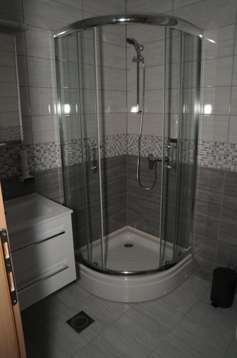 Bathroom 3, Hotel Hana, Herzegovina-Neretva