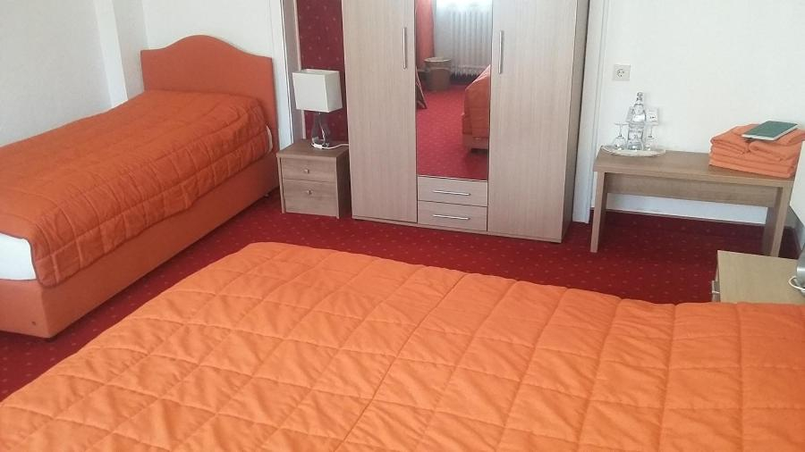 Bedroom 2, Hotel Am Ufer, Trier