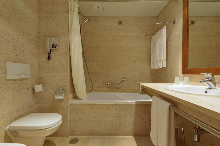 Bathroom 5, Real Oeiras, Oeiras