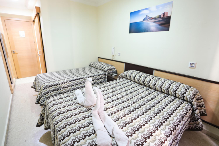 Bedroom 2, Hostal La Campana, Cádiz