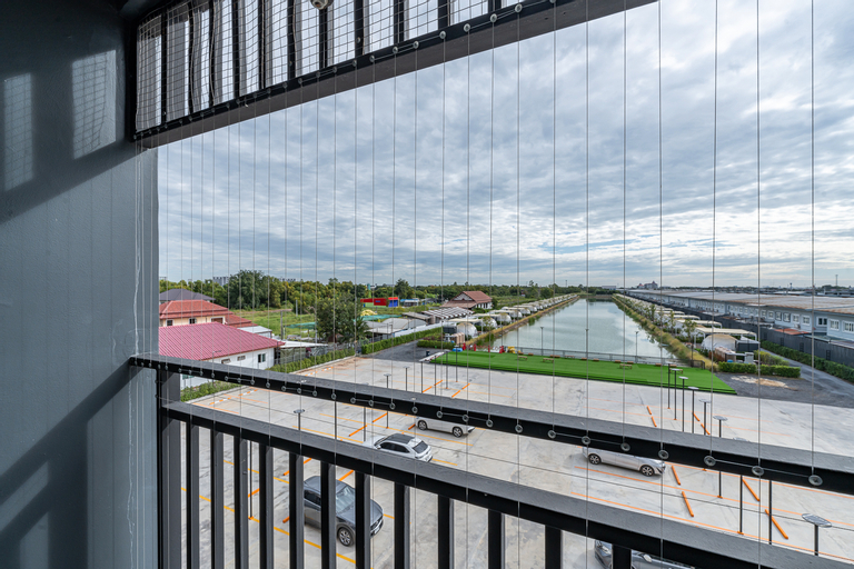 Exterior & Views 18