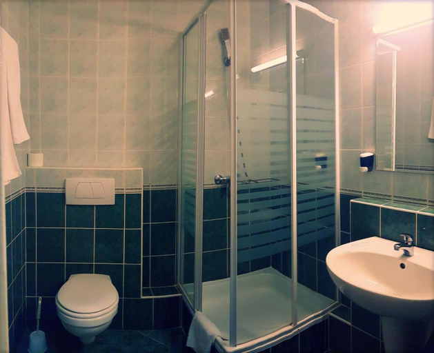 Bathroom 4, Komfort Hotel Platán, Siklósi