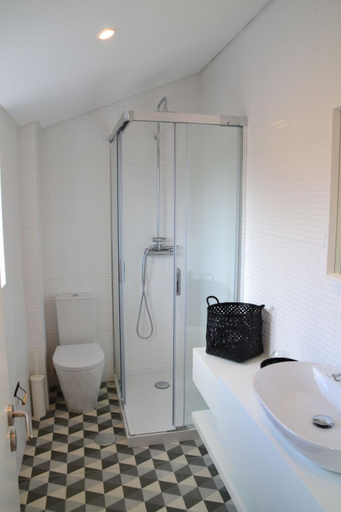 Bathroom 2, NJOY Coimbra, Coimbra