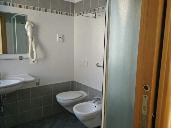 Bathroom 3, Hotel Garni Anna, Ravenna