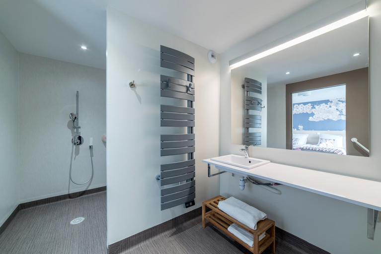 Bathroom 18