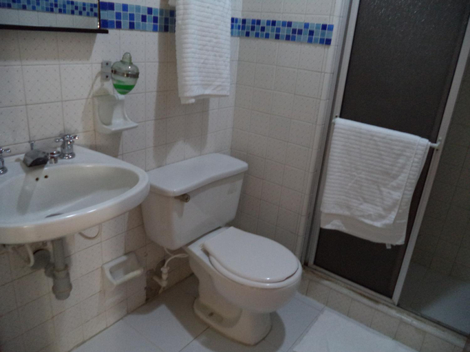 Bathroom 4, Croma Hotels Mar Azul inn, Santa Marta (Dist. Esp.)