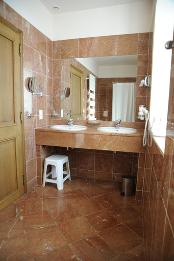 Bathroom 2, Hapimag Chateau de Chabenet, Indre