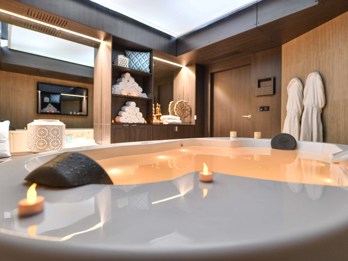 Bathroom 4, La Grand Terrasse Hotel & Spa La Rochelle MGallery, Charente-Maritime