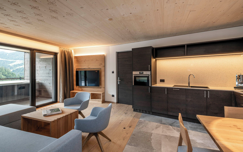 Others 4, Aois 4 Elements suits, Bolzano