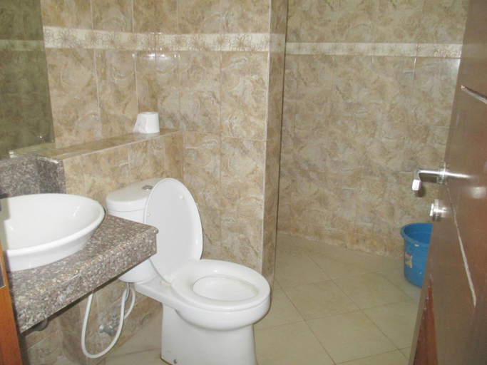Bathroom 14