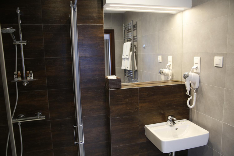 Bathroom 3, Hotel Chopin Bydgoszcz, Bydgoszcz City
