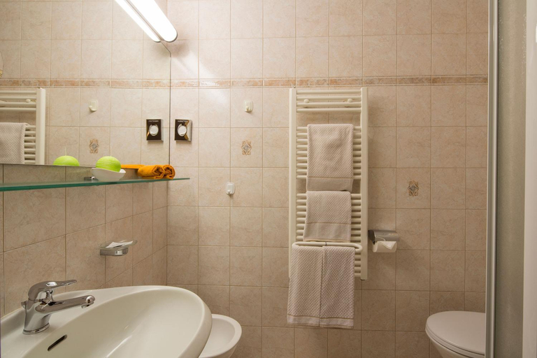 Bathroom 3, Pensione Haus Erica, Bolzano
