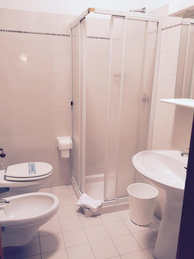 Bathroom 5, Hotel Spera, Trento