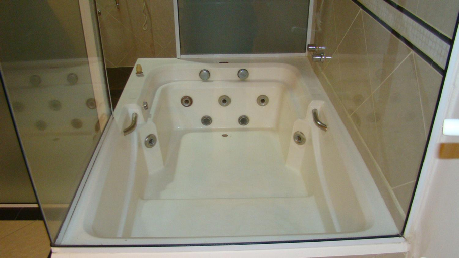 Bathroom 27