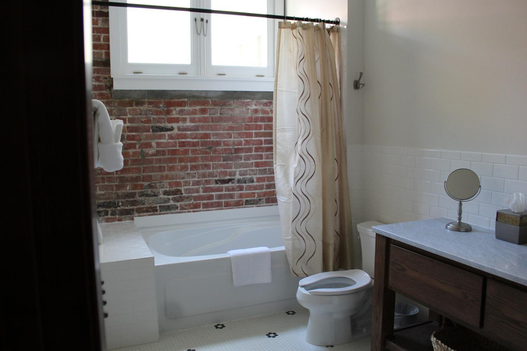 Bathroom 3, Hotel Hale, Garland
