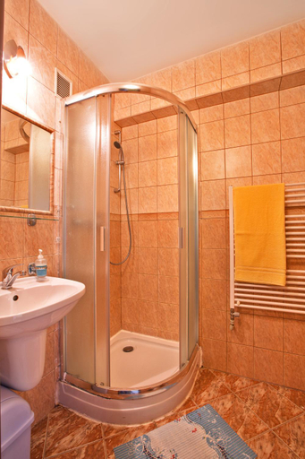 Bathroom 3, SD Nemcovej 1, Košice I