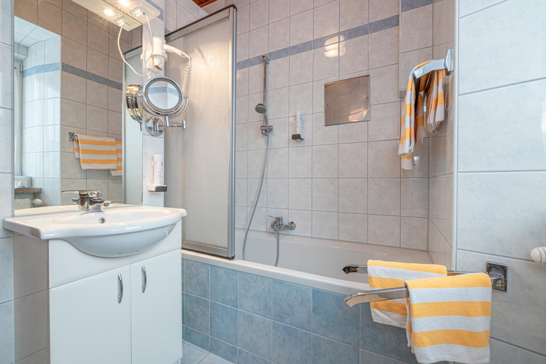 Bathroom 3, Landhof Waidegger Wirt - Hotel, Restaurant, Bar, Hermagor
